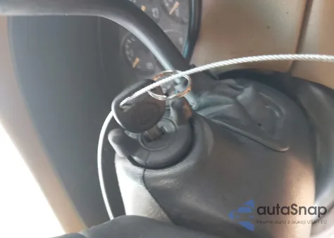 1999 Chevrolet Silverado 1500 z USA, uszkodzony, nr VIN 2GCEC19V1X1132510